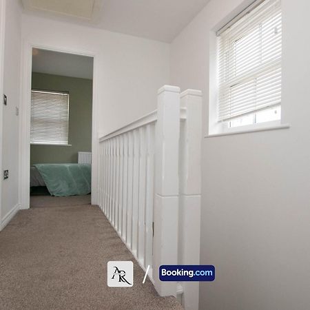 Cozy House By Ar Properties Short Lets & Serviced Accommodation Colchester Extérieur photo