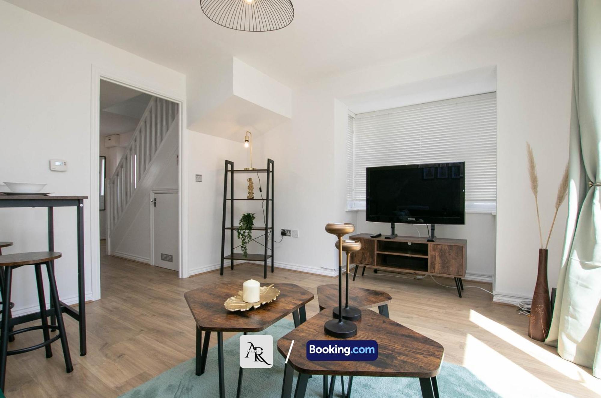 Cozy House By Ar Properties Short Lets & Serviced Accommodation Colchester Extérieur photo