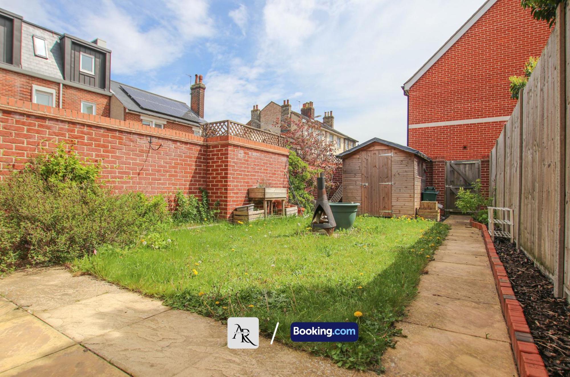 Cozy House By Ar Properties Short Lets & Serviced Accommodation Colchester Extérieur photo